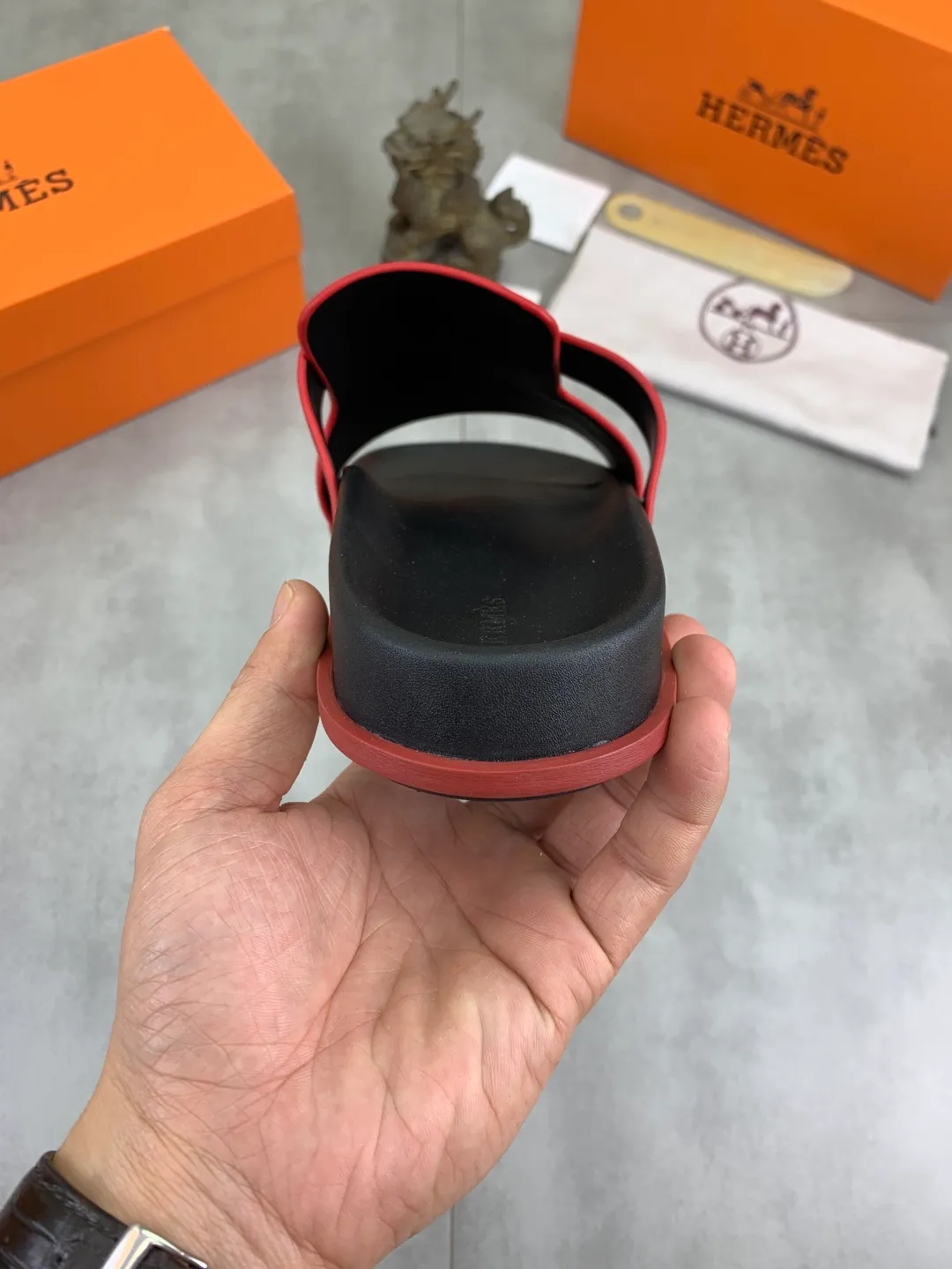 Men's shoes 💰P440 New [HERMES] high-end quality new Hermès slippers, made of imported silk calfskin, wear-resistant and non-slip rubber outsole. Fashionable and elegant code number: 39-44 (38 45 46 customized)